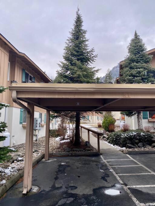 Walk To Downtown Leavenworth * Sleeps 6 + Pets * Ground Level Gem! Apartment Luaran gambar