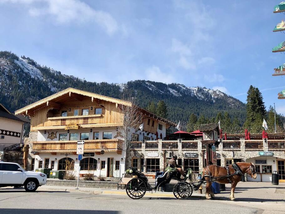 Walk To Downtown Leavenworth * Sleeps 6 + Pets * Ground Level Gem! Apartment Luaran gambar