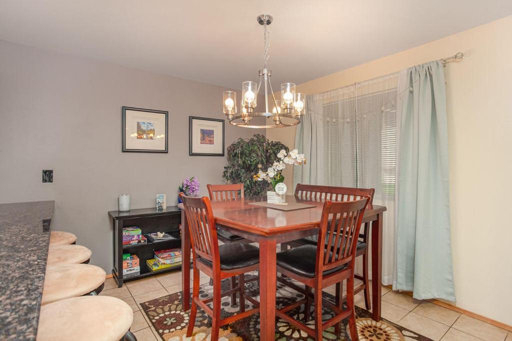 Walk To Downtown Leavenworth * Sleeps 6 + Pets * Ground Level Gem! Apartment Luaran gambar
