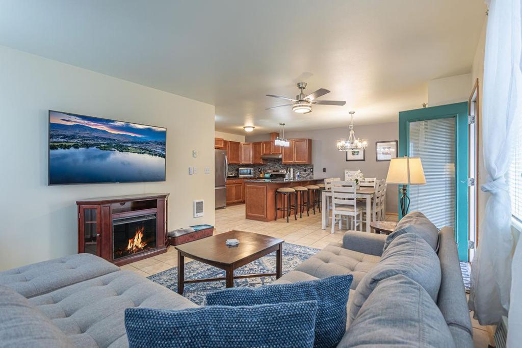 Walk To Downtown Leavenworth * Sleeps 6 + Pets * Ground Level Gem! Apartment Luaran gambar