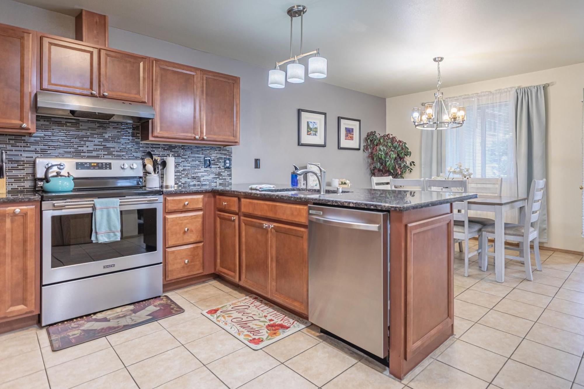 Walk To Downtown Leavenworth * Sleeps 6 + Pets * Ground Level Gem! Apartment Luaran gambar