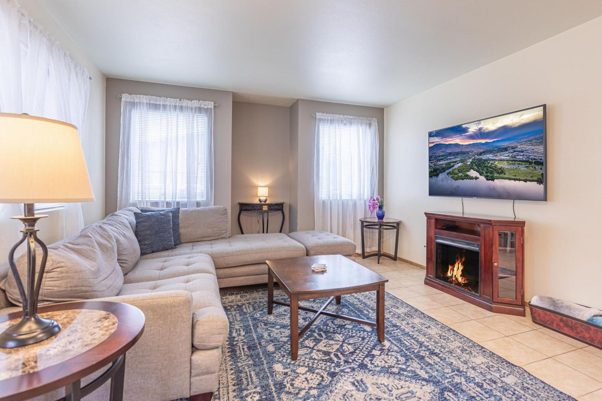 Walk To Downtown Leavenworth * Sleeps 6 + Pets * Ground Level Gem! Apartment Luaran gambar