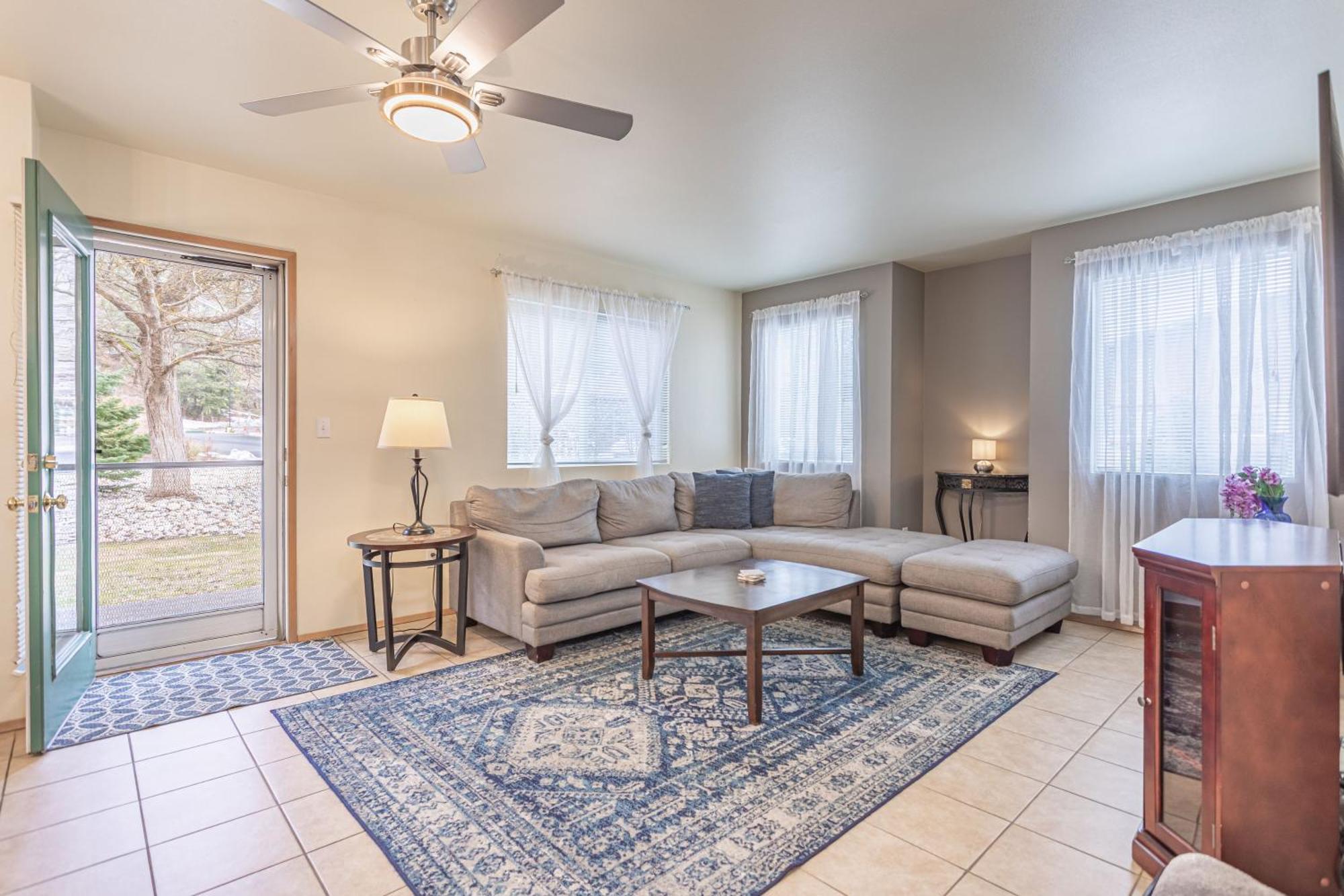 Walk To Downtown Leavenworth * Sleeps 6 + Pets * Ground Level Gem! Apartment Luaran gambar